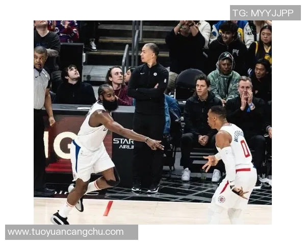 篮网与快船激战回顾精彩瞬间全场精彩表现尽收眼底 篮网与快船激战回顾精彩瞬间全场精彩表现尽收眼底